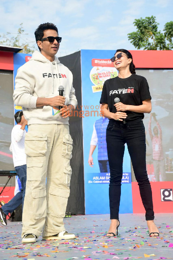 photos sonu sood and jacqueline fernandez attend malad masti by mla aslam shaikh 1
