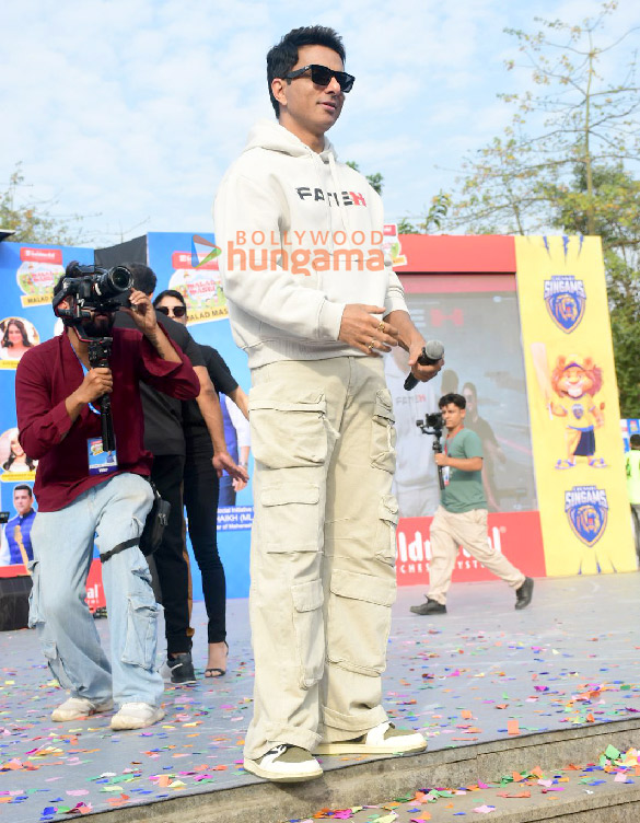 photos sonu sood and jacqueline fernandez attend malad masti by mla aslam shaikh 5