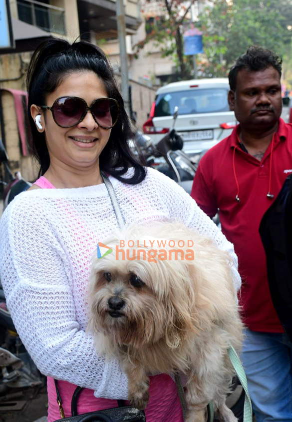 Photos: Tanishaa Mukerji spotted outside a pet clinic in Bandra Photos: Tanishaa Mukerji spotted outside a pet clinic in Bandra