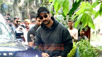Photos: Vicky Kaushal snapped at Krome Studio in Bandra