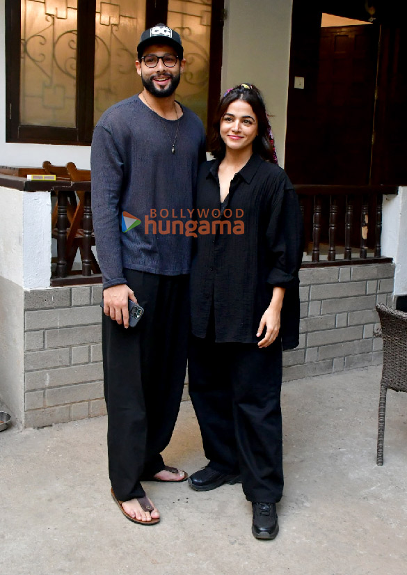 photos wamiqa gabbi and siddhant chaturvedi snapped in juhu 4