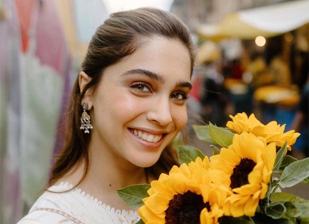 Sharvari spreads joy at the Dadar flower market with photographer Sutej Pannu 