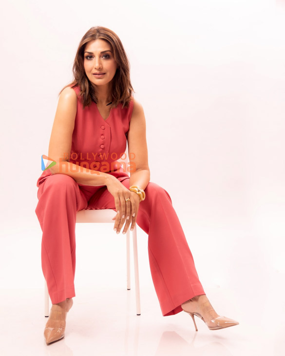sonali bendre 1 24