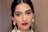 Sonam Kapoor’s earrings giving royal energy