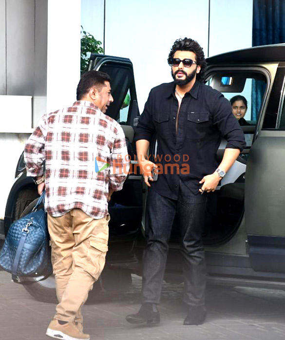 photos arjun kapoor bhumi pednekar manushi chhillar and veer pahariya snapped at kalina airport 5