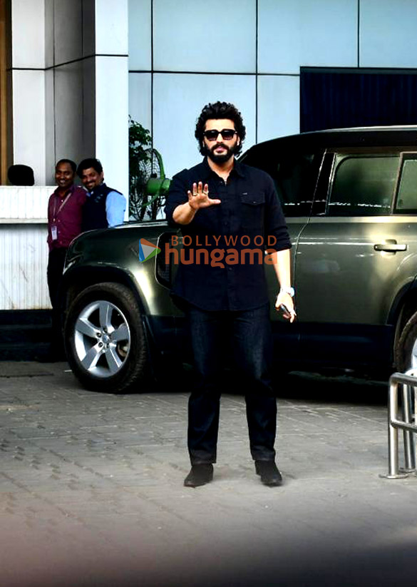 photos arjun kapoor bhumi pednekar manushi chhillar and veer pahariya snapped at kalina airport 6