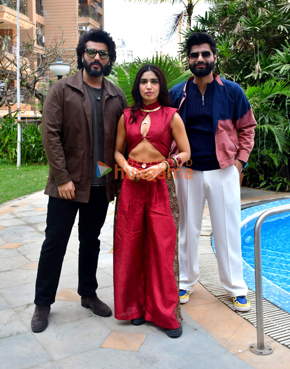 photos arjun kapoor bhumi pednekar and harsh gujral snapped promoting mere husband ki biwi 6