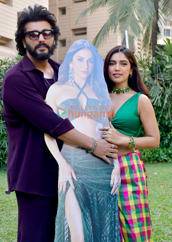 photos arjun kapoor and bhumi pednekar snapped promoting mere husband ki biwi 2 3