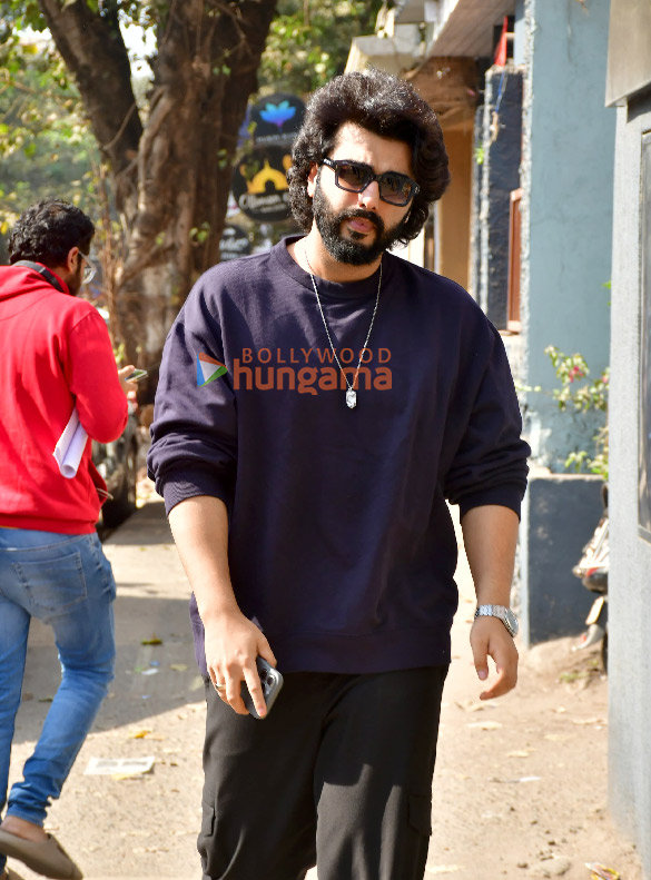 Photos: Arjun Kapoor snapped in Versova Photos: Arjun Kapoor snapped in Versova
