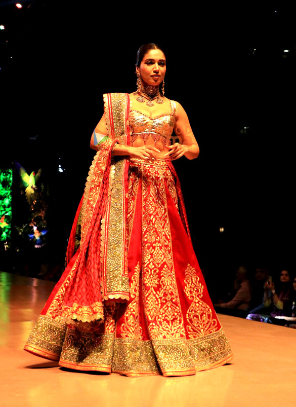photos bhumi pednekar walks the ramp for abu jani sandeep khoslas fashion show 4