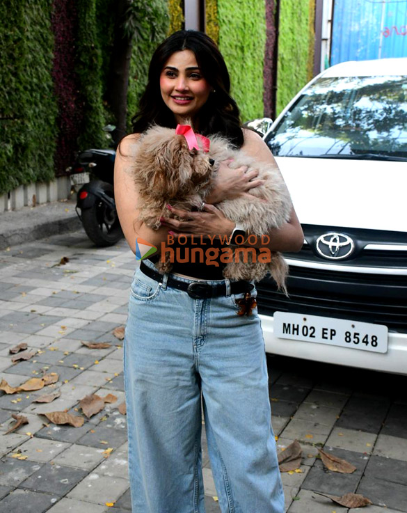 photos daisy shah snapped in bandra 3 3