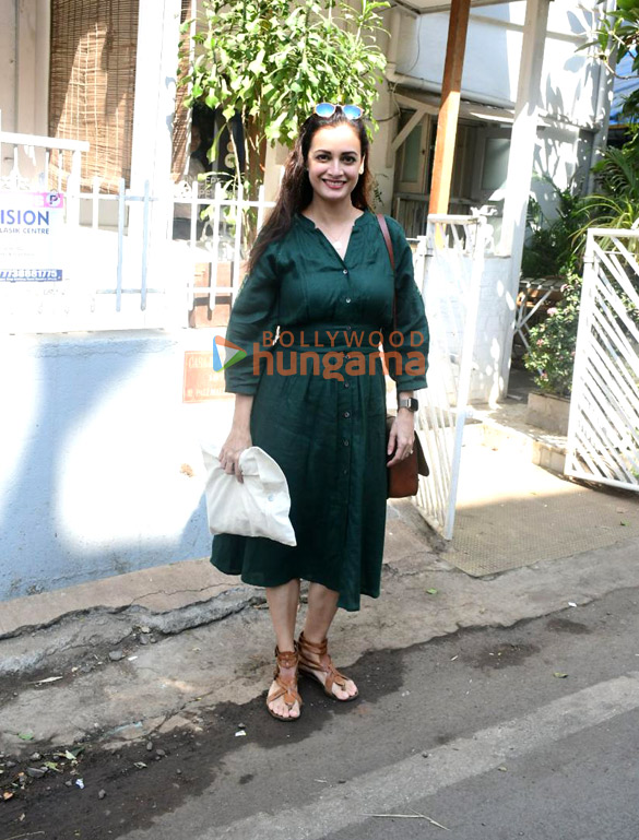 Photos: Dia Mirza snapped in Bandra Photos: Dia Mirza snapped in Bandra