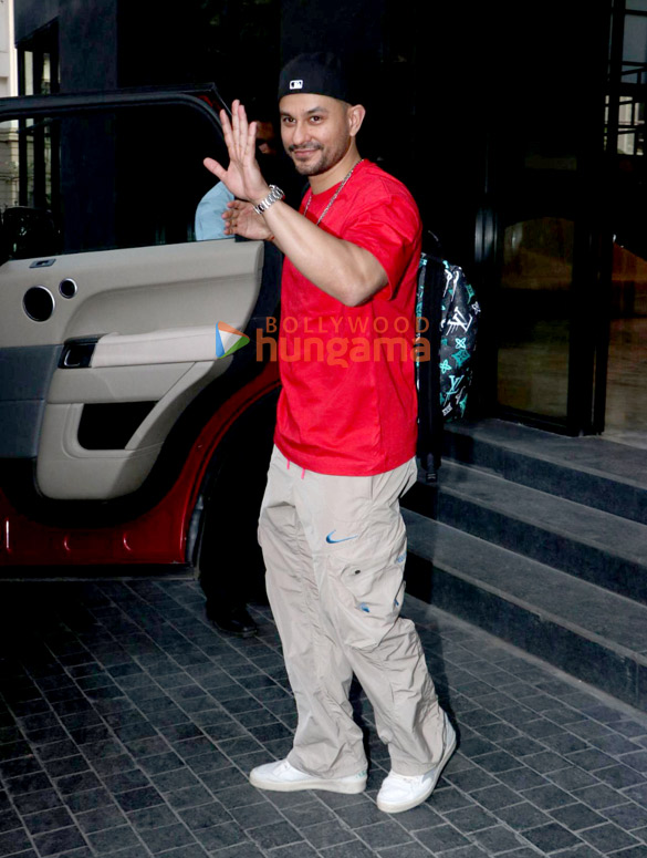 photos farhan akhtar shibani dandekar and others snapped at excel entertainment 6