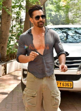 Photos: Harshvardhan Rane and Sonakshi Sinha snapped in Juhu