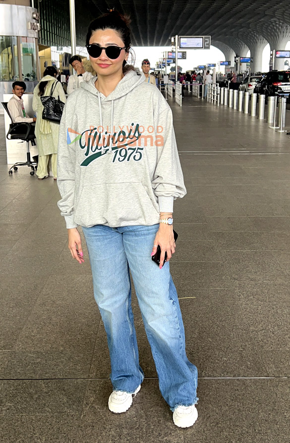 photos ishaan khatter daisy shah hema malini and others snapped at the airport 2