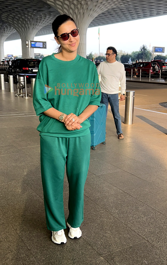 photos ishaan khatter daisy shah hema malini and others snapped at the airport 6