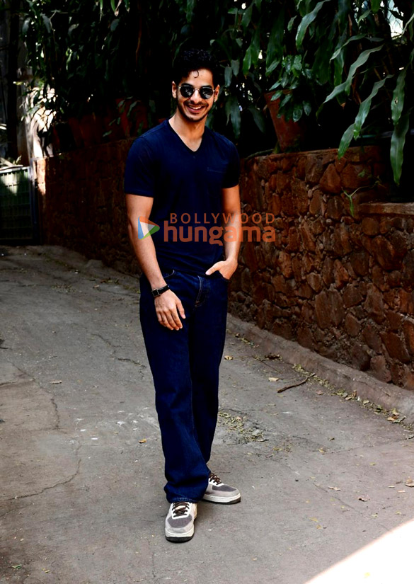 photos ishaan khatter spotted outside krome studio in bandra 4
