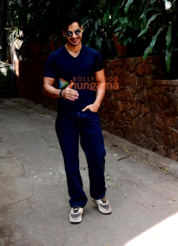 photos ishaan khatter spotted outside krome studio in bandra 5