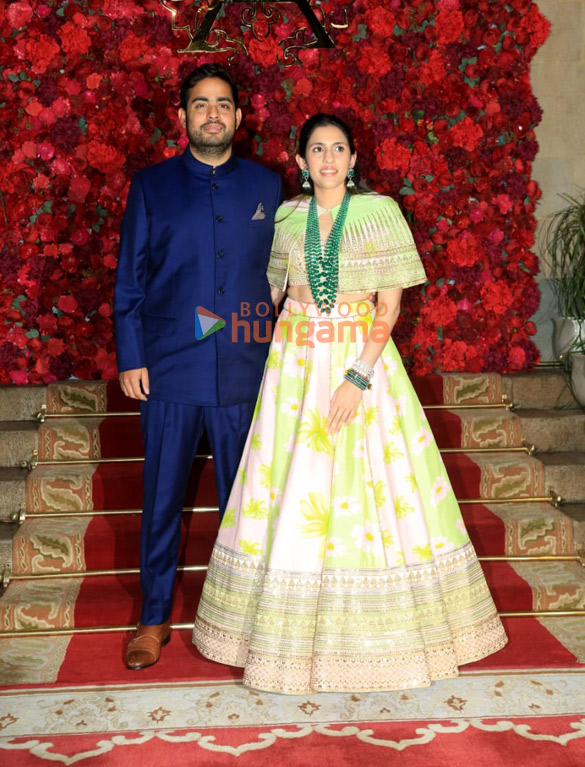 photos kareena kapoor khan saif ali khan karisma kapoor mihir ahuja tina ambani and others attend aadar jain and alekha advanis wedding ceremony 748 5