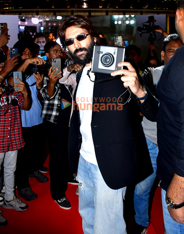 photos kartik aaryan snapped at the fujifilm instax camera launch event 4