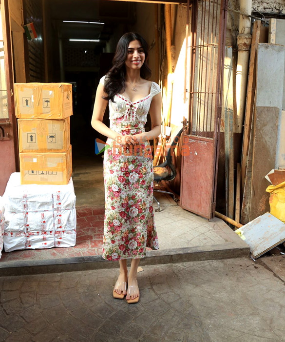 photos khushi kapoor snapped in andheri 5