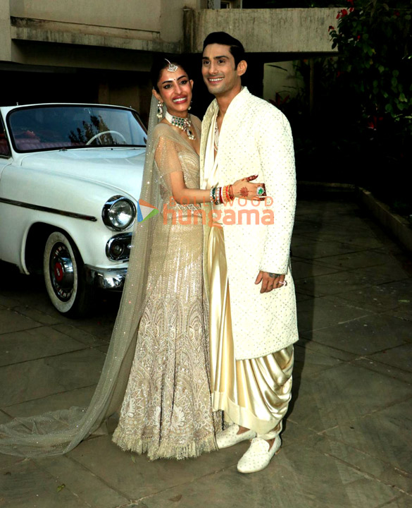 photos prateik babbar and priya banerjee pose for paps after tying the knot 5