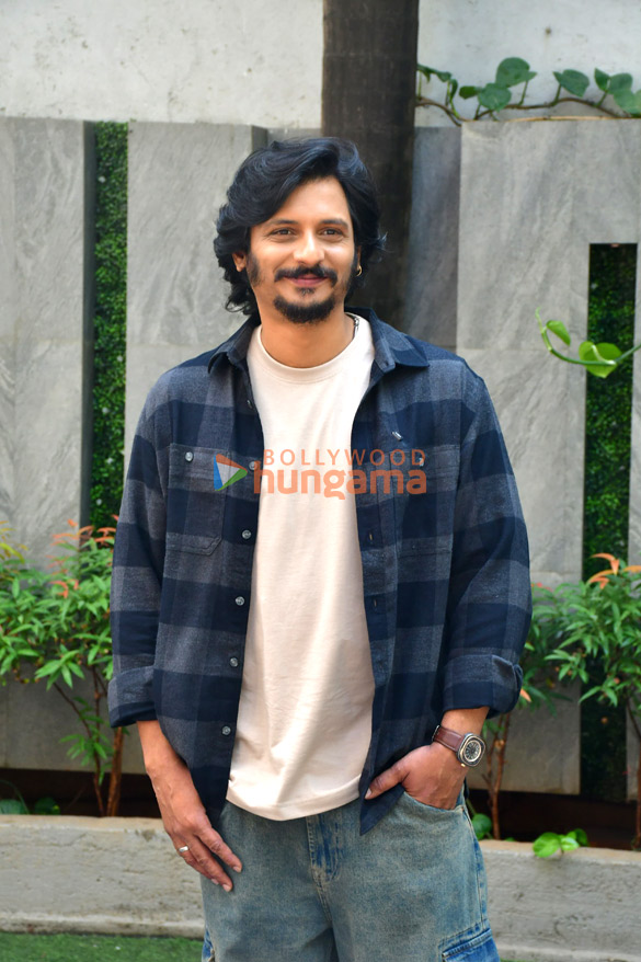 photos raashii khanna jiiva and others snapped at aghathiyaa press conference 5