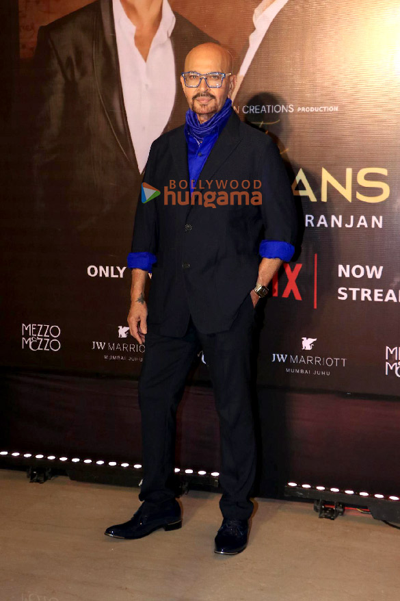 photos rakesh roshan hrithik roshan neetu singh ayesha jhulka ameesha patel mahima choudhary and others snapped at the bash thrown for the success of the roshans documentary 11