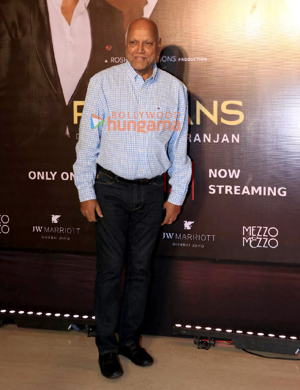 photos rakesh roshan hrithik roshan neetu singh ayesha jhulka ameesha patel mahima choudhary and others snapped at the bash thrown for the success of the roshans documentary 9