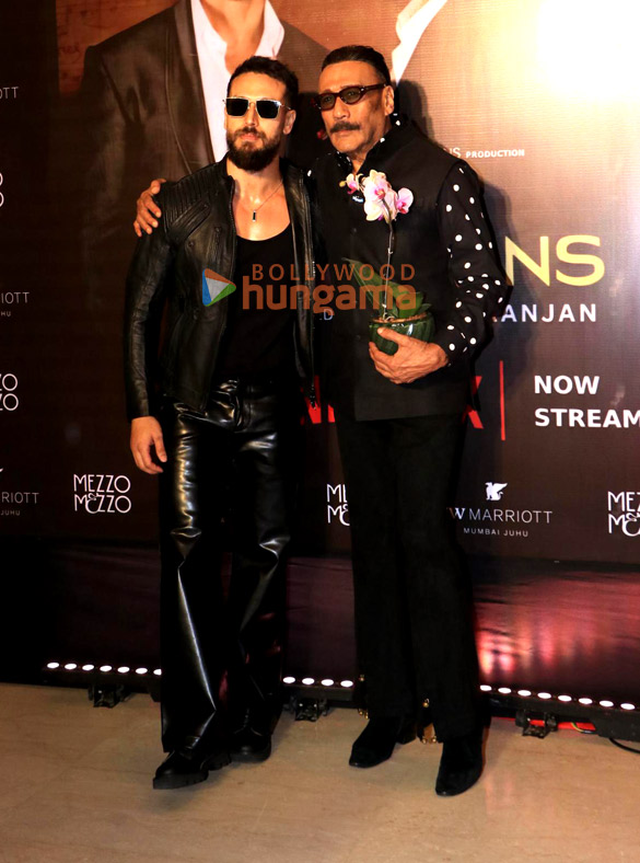 photos rakesh roshan hrithik roshan neetu singh ayesha jhulka ameesha patel mahima choudhary and others snapped at the celebration of netflixs the roshans documentary 17