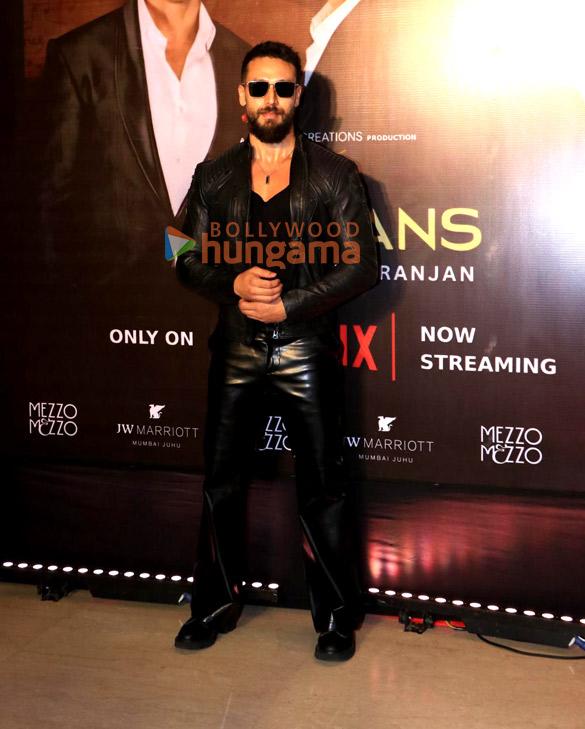 photos rakesh roshan hrithik roshan neetu singh ayesha jhulka ameesha patel mahima choudhary and others snapped at the celebration of netflixs the roshans documentary 18