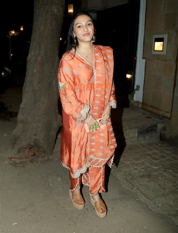 photos rani mukerji shilpa shetty urmila matondkar and tanisha santoshi snapped at anil kapoors house in juhu 4