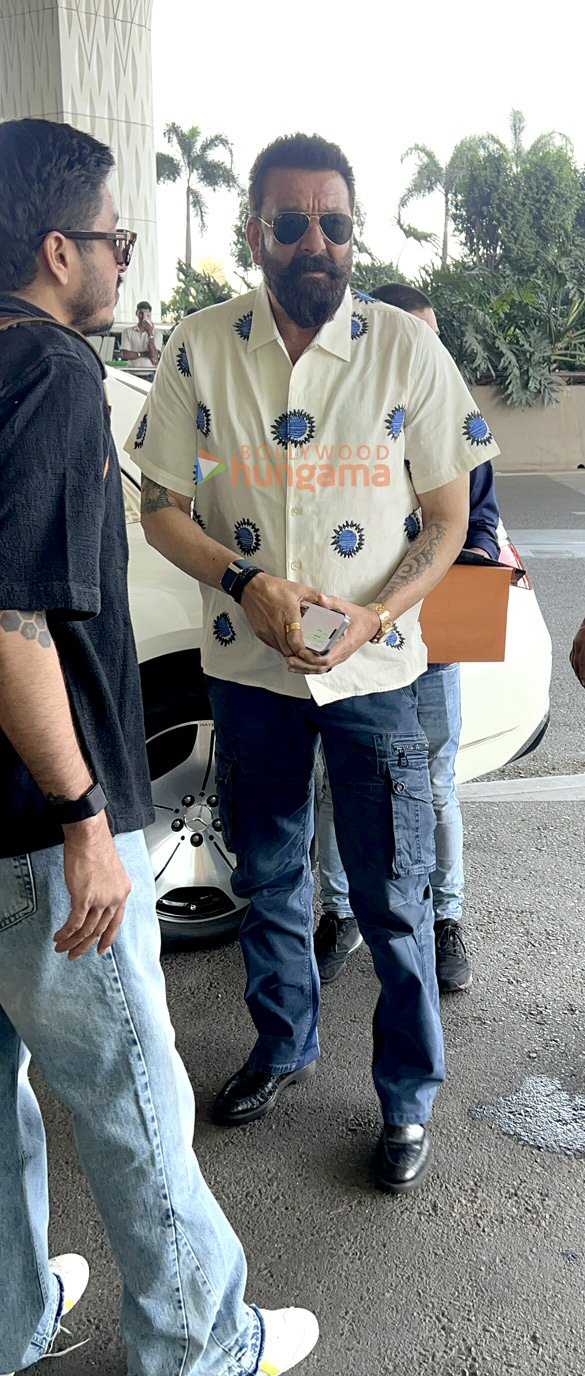 photos sanjay dutt mira rajput kapoor and pankaj tripathi snapped at the airport 4