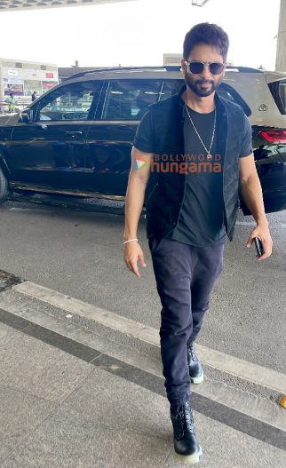 Photos: Shahid Kapoor and Anusha Dandekar snapped at the airport