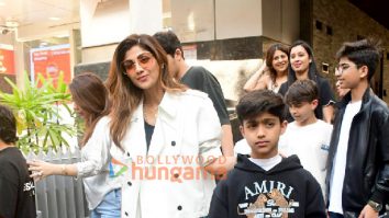 Photos: Shilpa Shetty, Raj Kundra, Shamita Shetty and others snapped outside a restaurant in Bandra