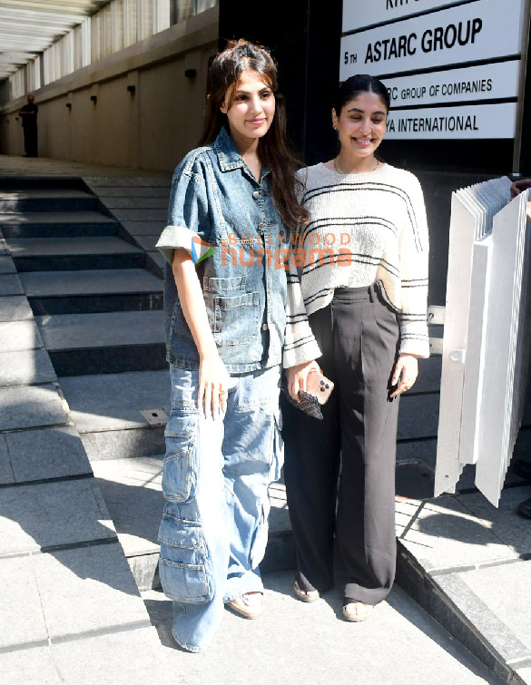 photos shilpa shetty raj kundra shamita shetty and others snapped outside a restaurant in bandra 4