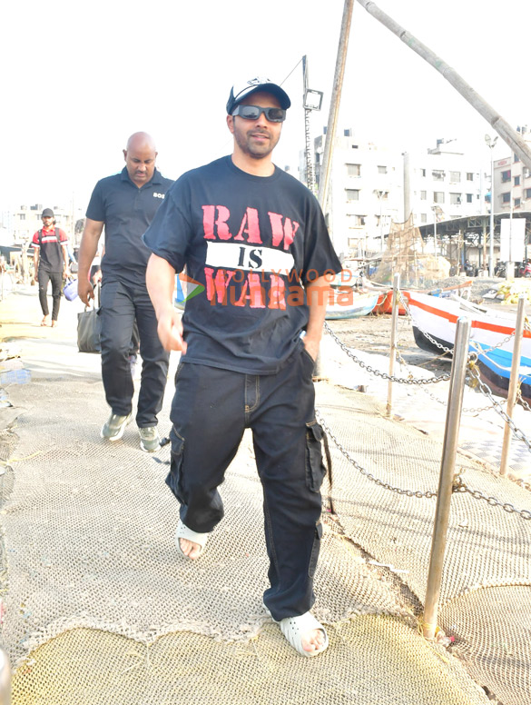 photos varun dhawan and janhvi kapoor snapped at versova jetty 2