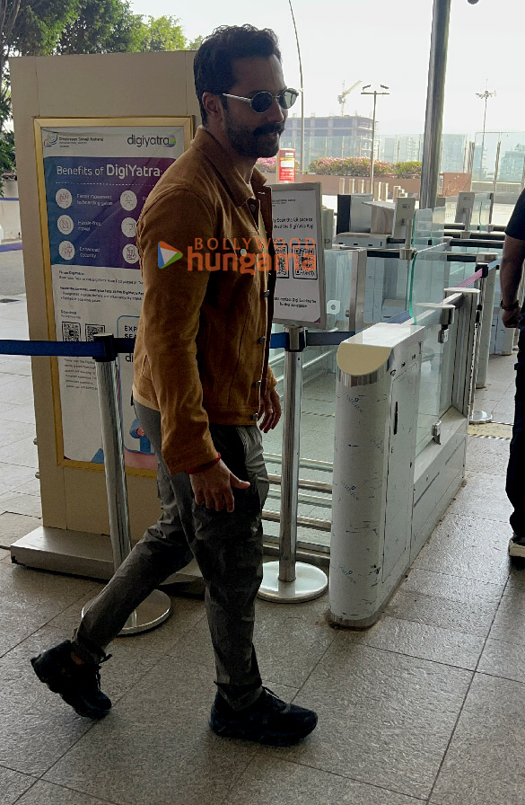 photos varun dhawan snapped at the airport 2 3