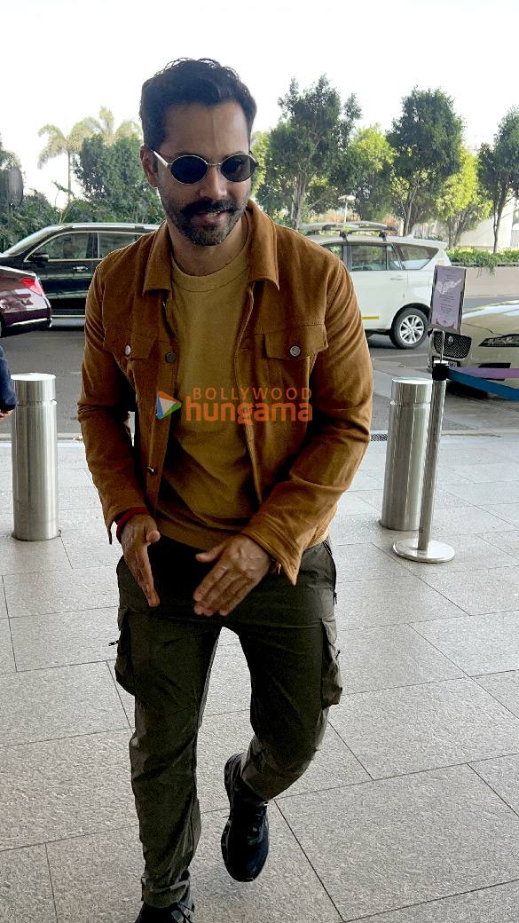 photos varun dhawan snapped at the airport 3 3