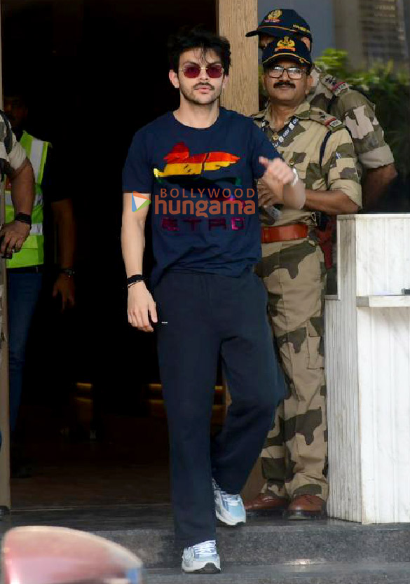 photos veer pahariya snapped at kalina airport 3
