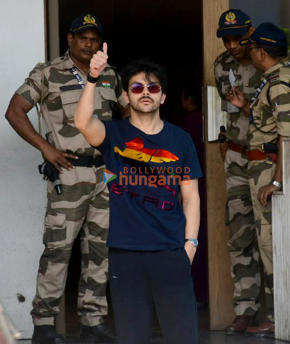 photos veer pahariya snapped at kalina airport 4