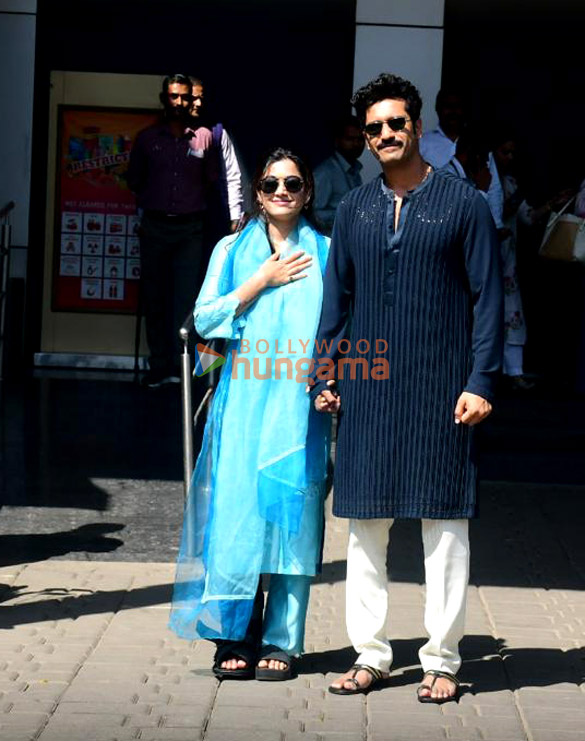photos vicky kaushal rashmika mandanna dinesh vijan and laxman utekar snapped at kalina airport 6