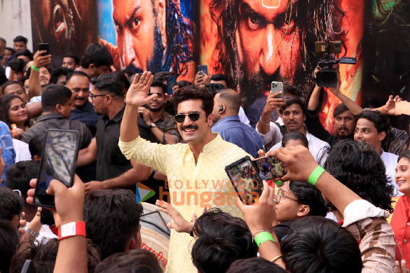 photos vicky kaushal and rashmika mandanna snapped promoting chhaava outside chitra cinemas dadar 7