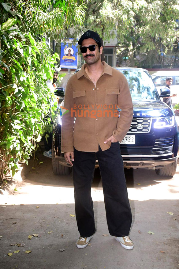 photos vicky kaushal snapped outside krome studio in bandra 5