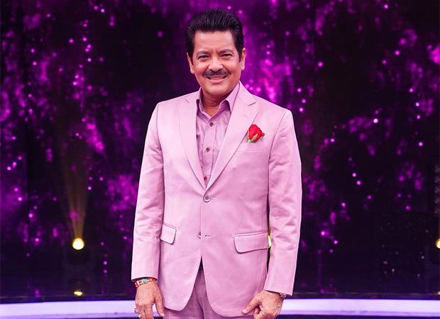 The Return of the Kiss: Udit Narayan’s kiss gets social media talking and how his kiss angle was analysed with extreme precision! : Bollywood News