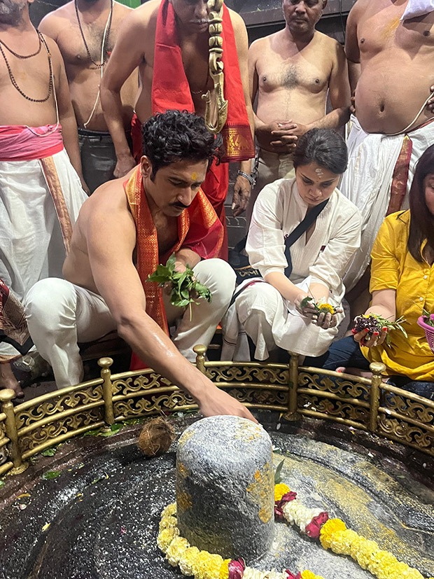 Vicky Kaushal seeks blessings at Shri Grishneshwar Jyotirlinga as Chhaava kicks off Pan-India promotions