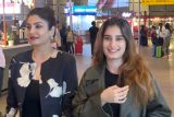 Beautiful mother-daughter duo Raveena Tandon & Rasha Thadani papped at the airport