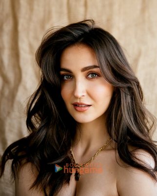 Celeb Photos Of Elli AvrRam