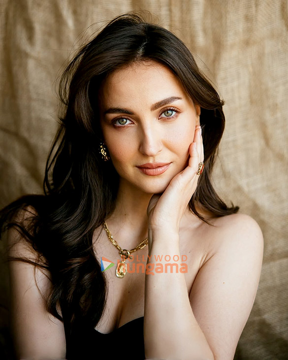 elli avrram 5 41