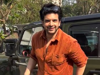 Handsome Karan Kundra snapped in town